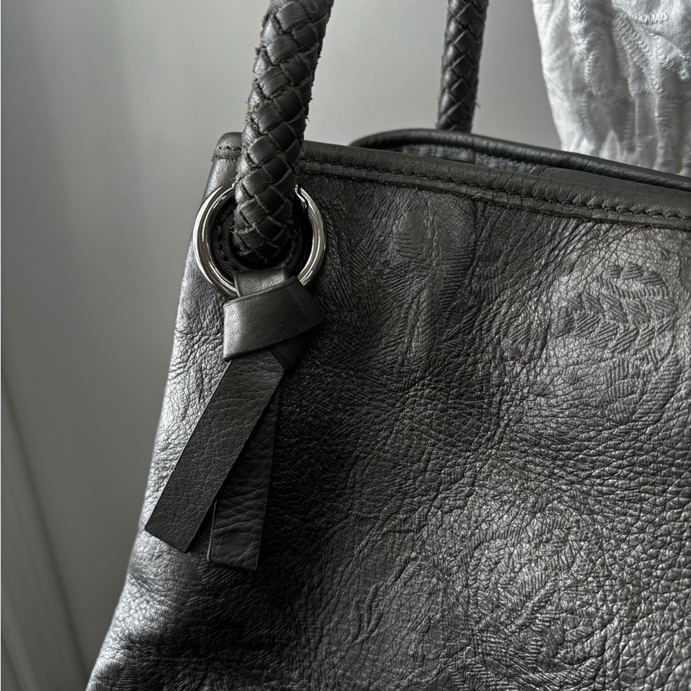 Eileen West Bag Elegant Silver Leather Tote Bag - Picture 12 of 14